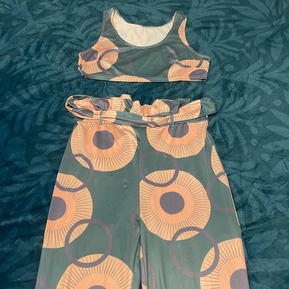 Two Piece - Picture 5 of 5